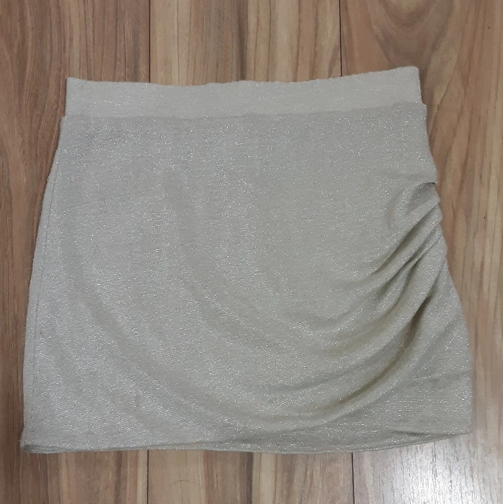 Lovers + Friends Silver Metallic Threading Mini Skirt Size Small.